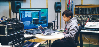 芸術表現学科の空間音響演習も学べる