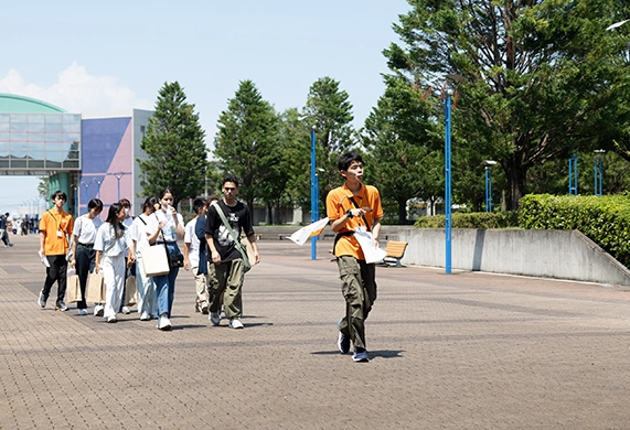 キャンパス見学ツアー