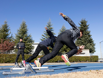 スポーツマネジメント学科の学生たちがスポーツ活動をしている様子